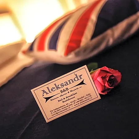 Aleksandr Couette-café Brindisi