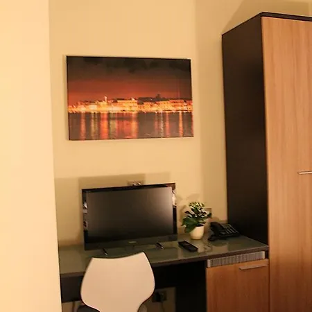 Aleksandr Bed & Breakfast